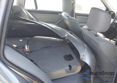 2003 BMW 325It из США, поврежденный, VIN WBAEN33473PC12350